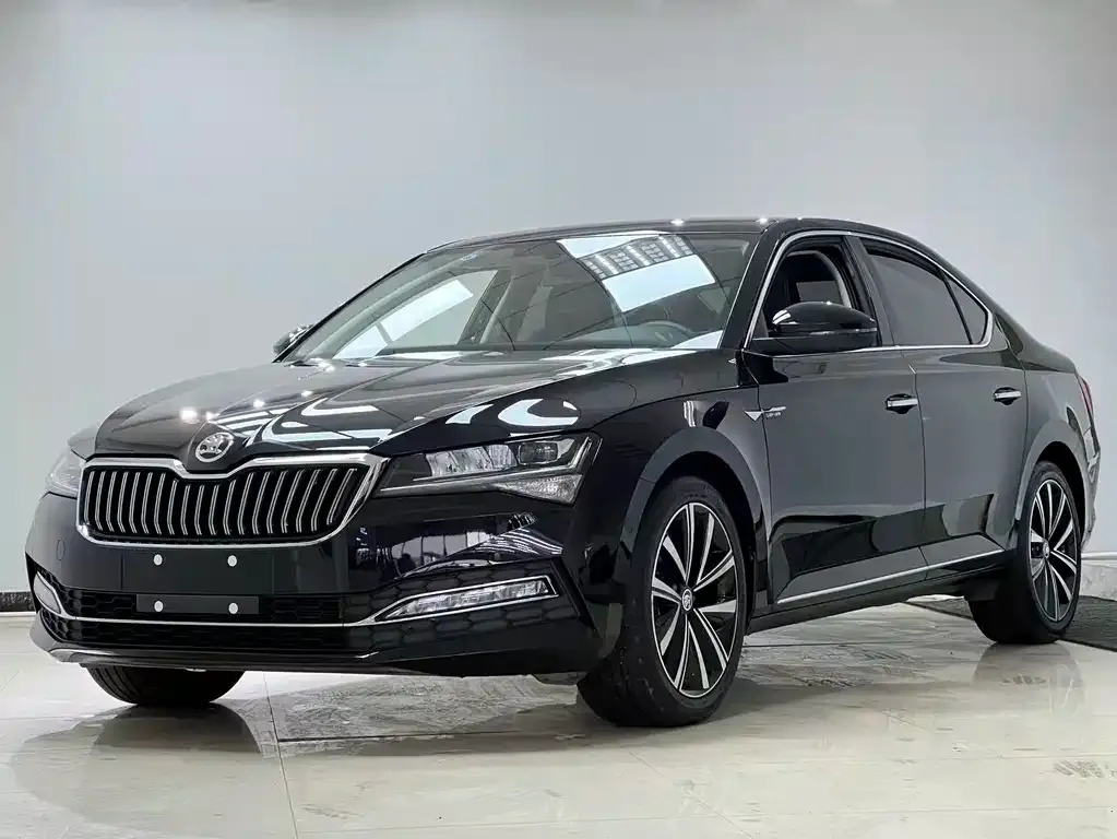 Skoda Superb — фото 1