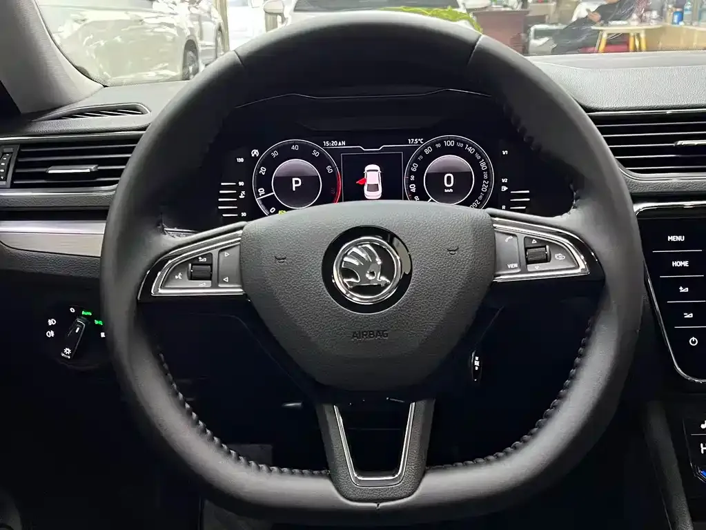 Skoda Superb — фото 4