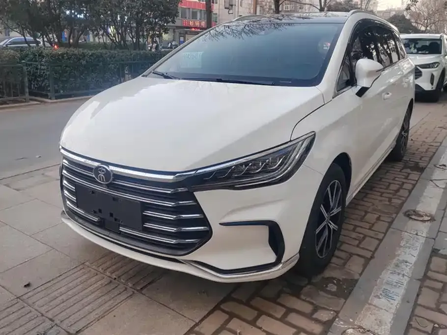 BYD MAX New Energy — фото 1