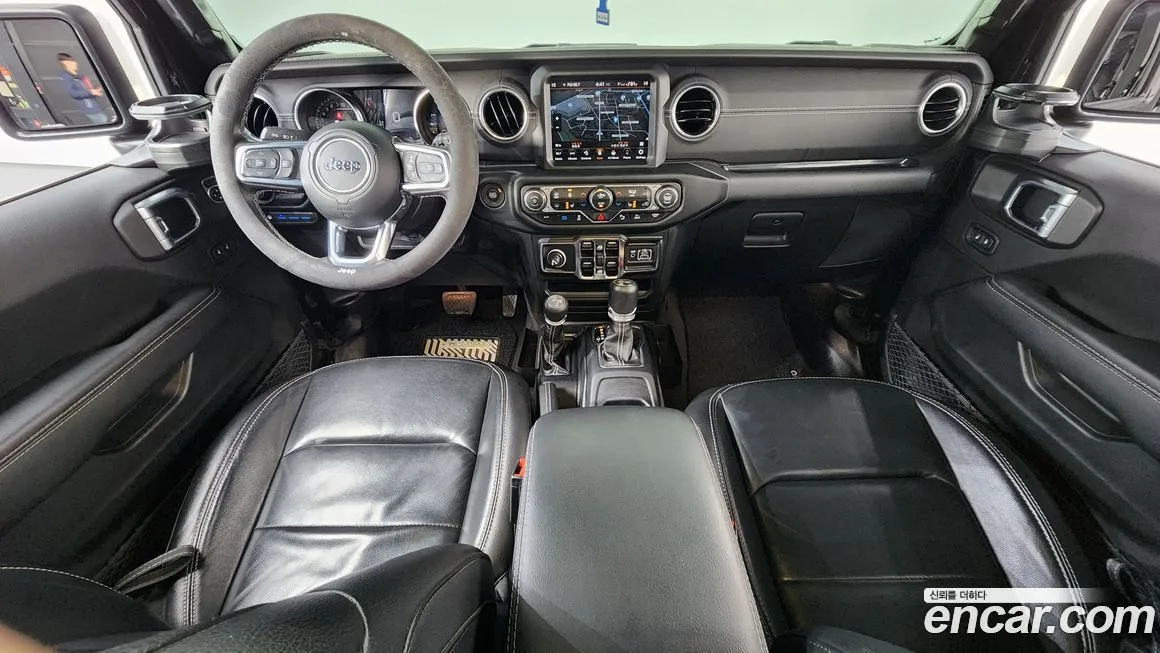 Jeep Wrangler — фото 8