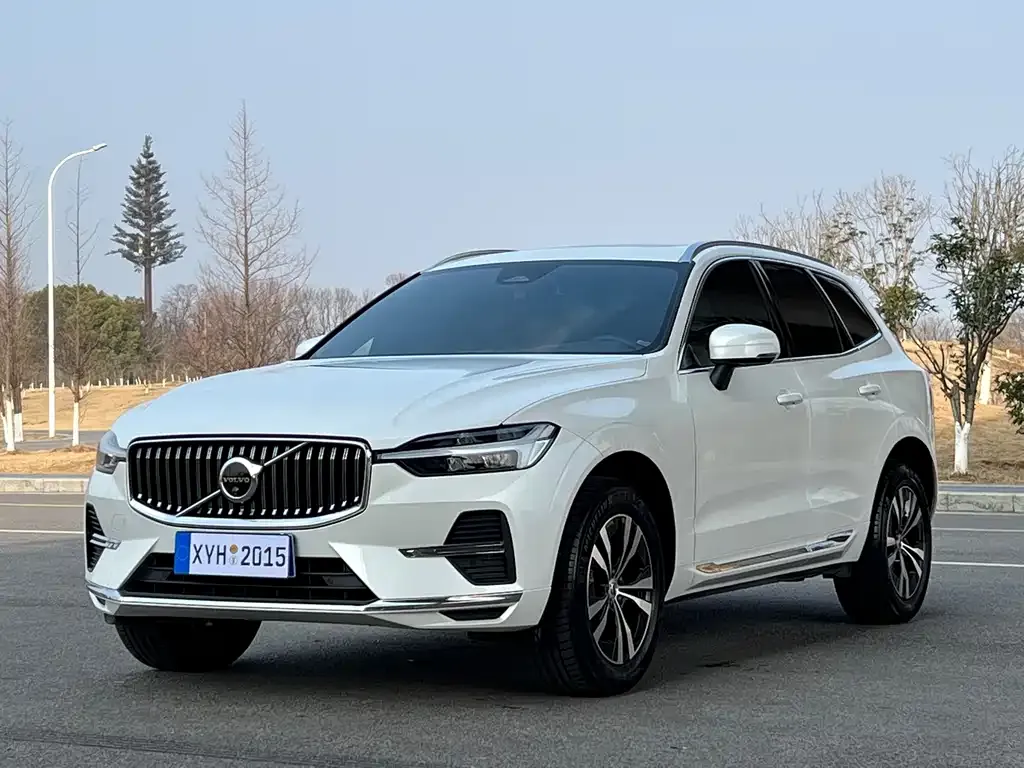 Volvo XC60 — фото 1