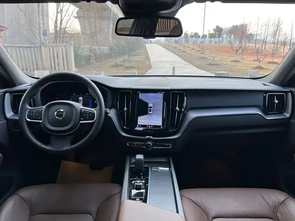 Volvo XC60 — фото 2