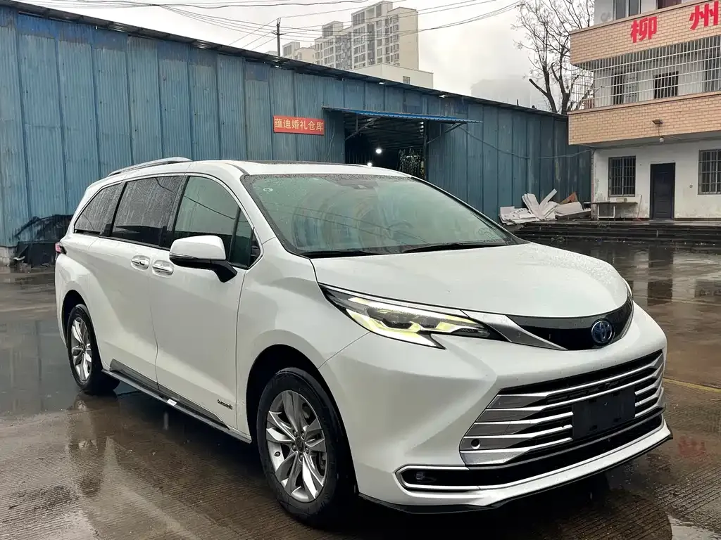 Toyota Sienna — фото 2