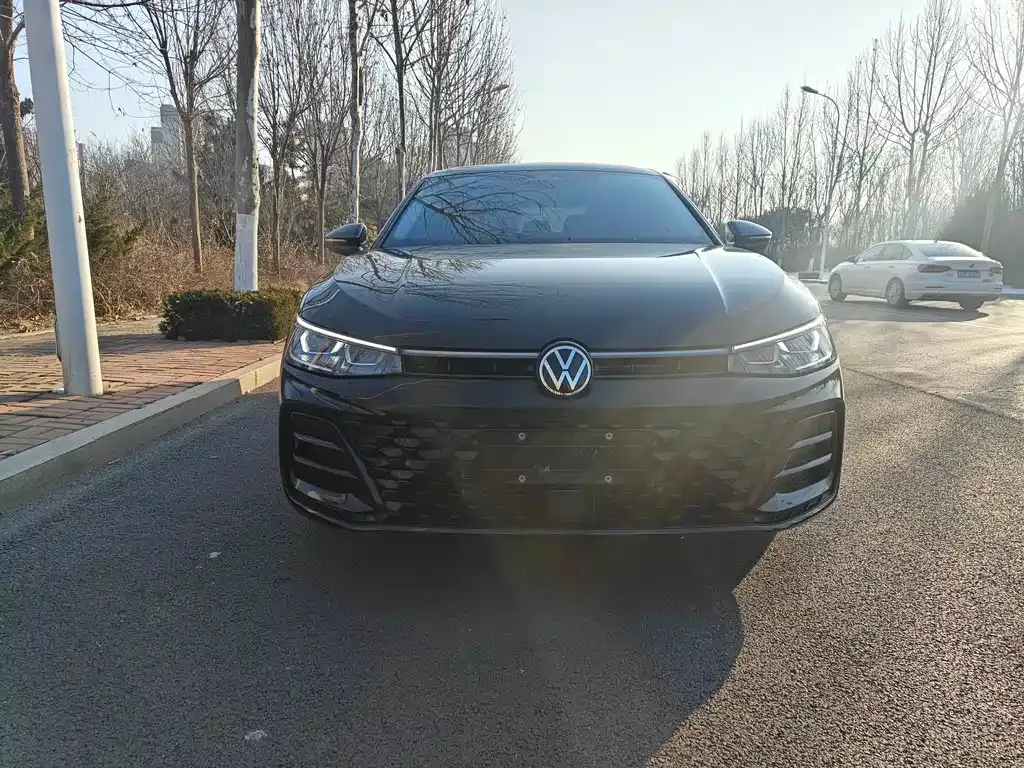 Volkswagen Passat — фото 1
