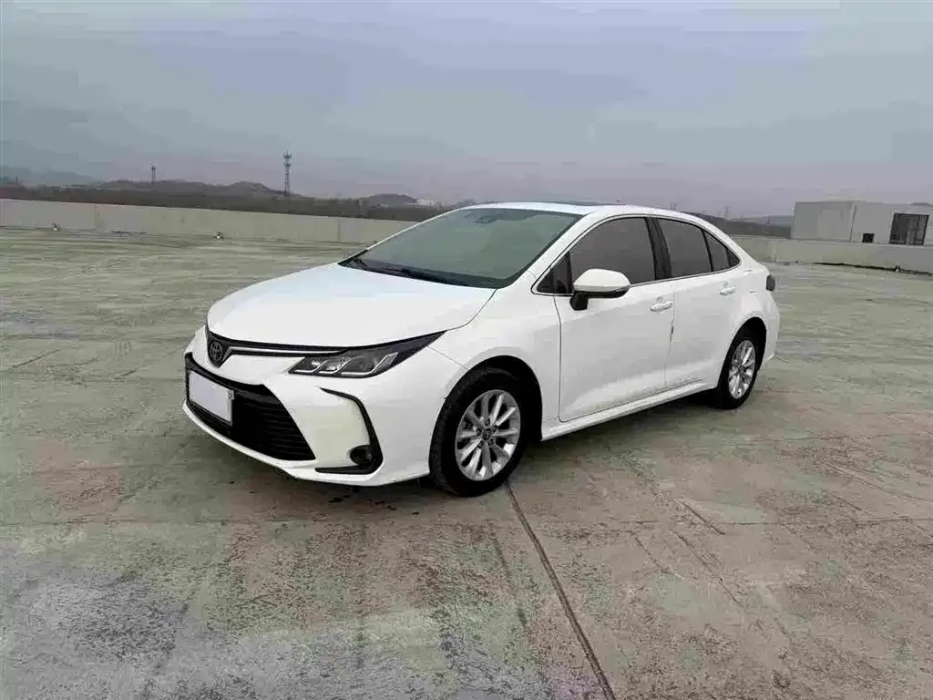 Toyota Corolla — фото 1