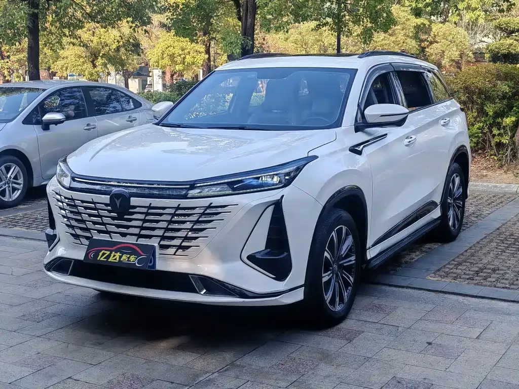 Changan CS75PLUS — фото 1
