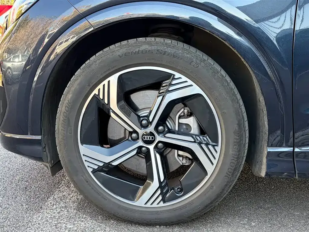 Audi Q4 e-tron — фото 10