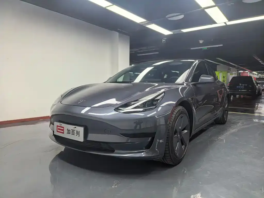 Tesla Model 3 — фото 1