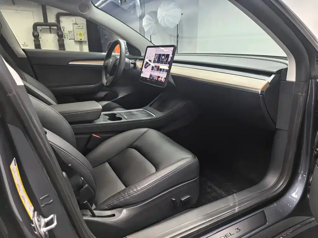 Tesla Model 3 — фото 10
