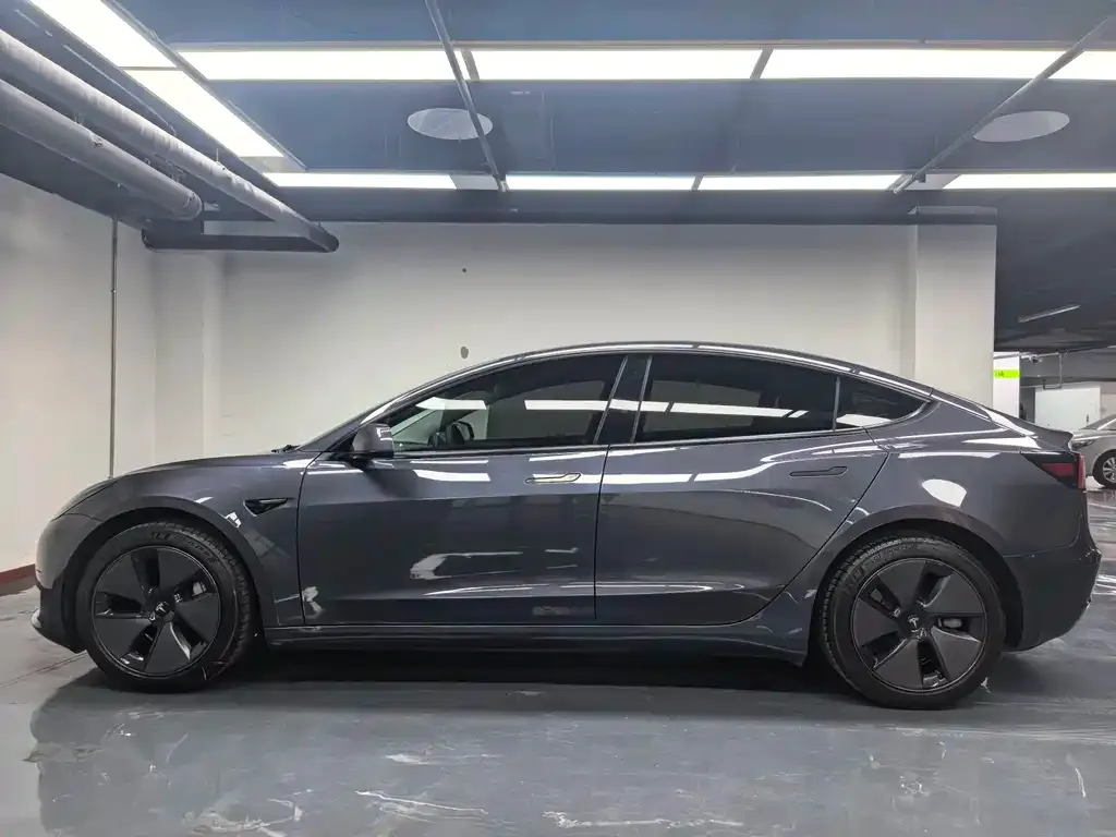 Tesla Model 3 — фото 9