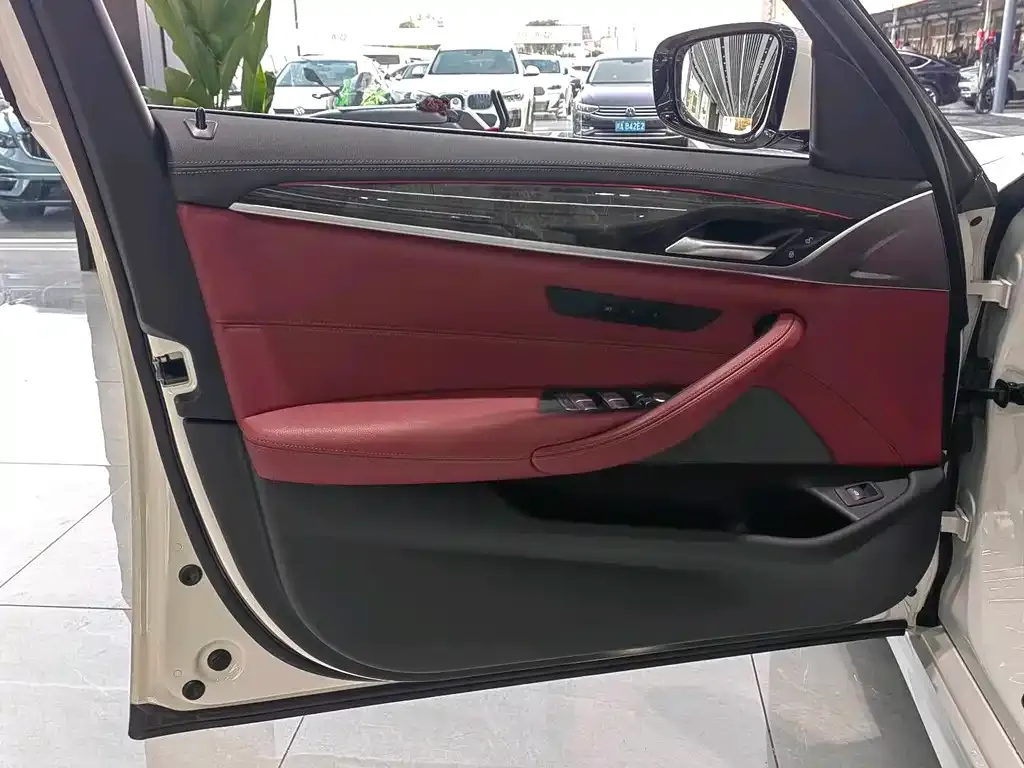 BMW 5 Series — фото 10