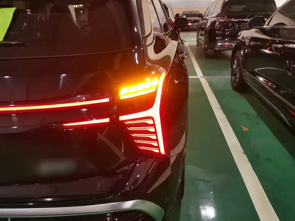 Hongqi HS3 PHEV — фото 2