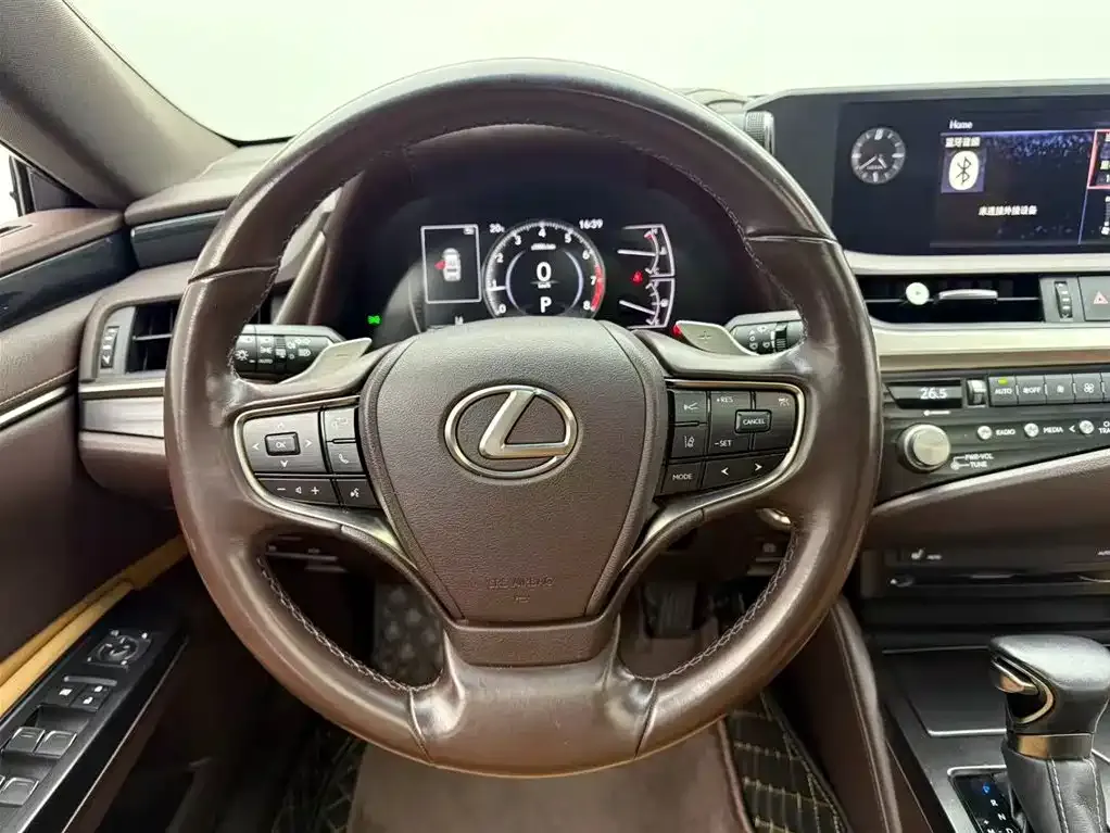 Lexus ES — фото 9