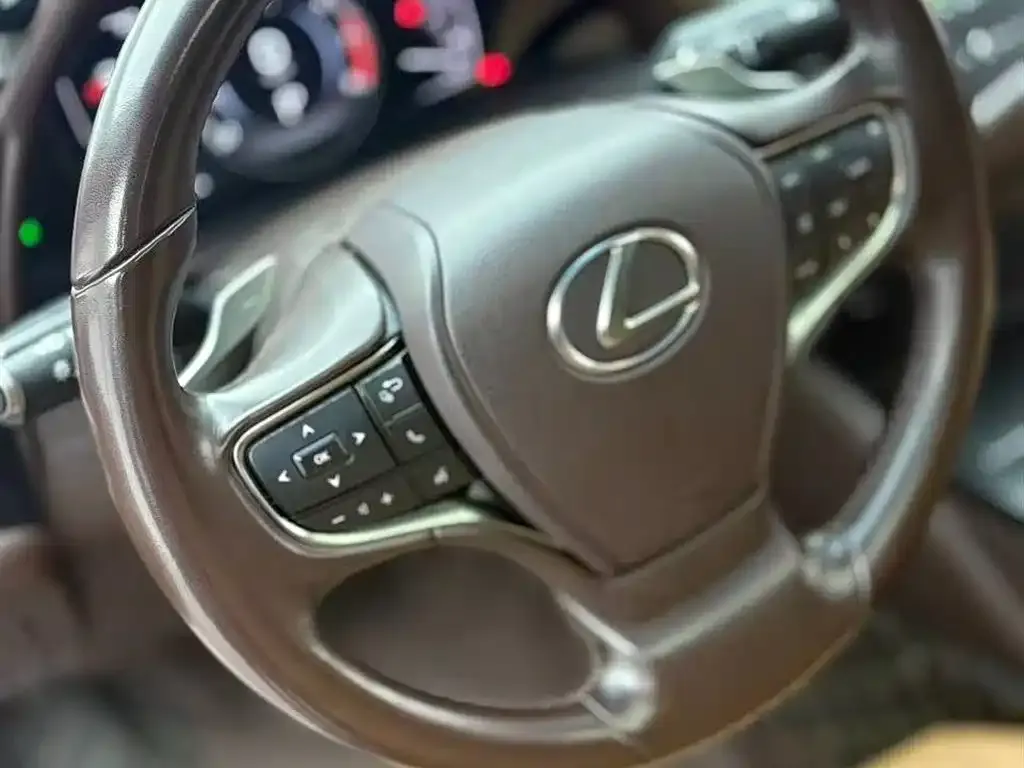 Lexus ES — фото 4
