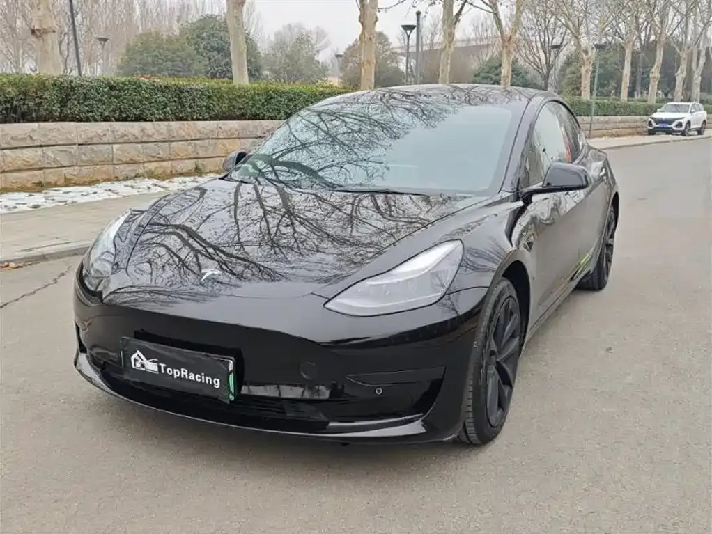 Tesla Model 3 — фото 1