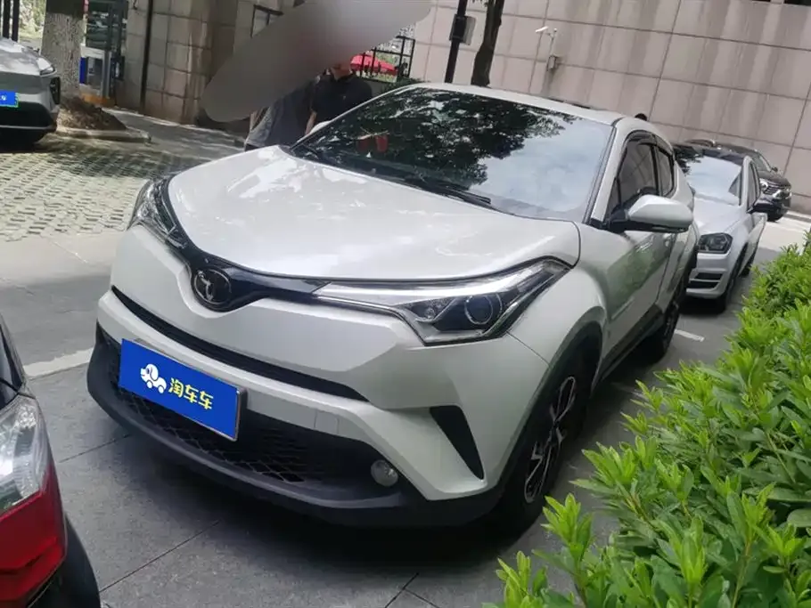 Toyota C-HR — фото 1
