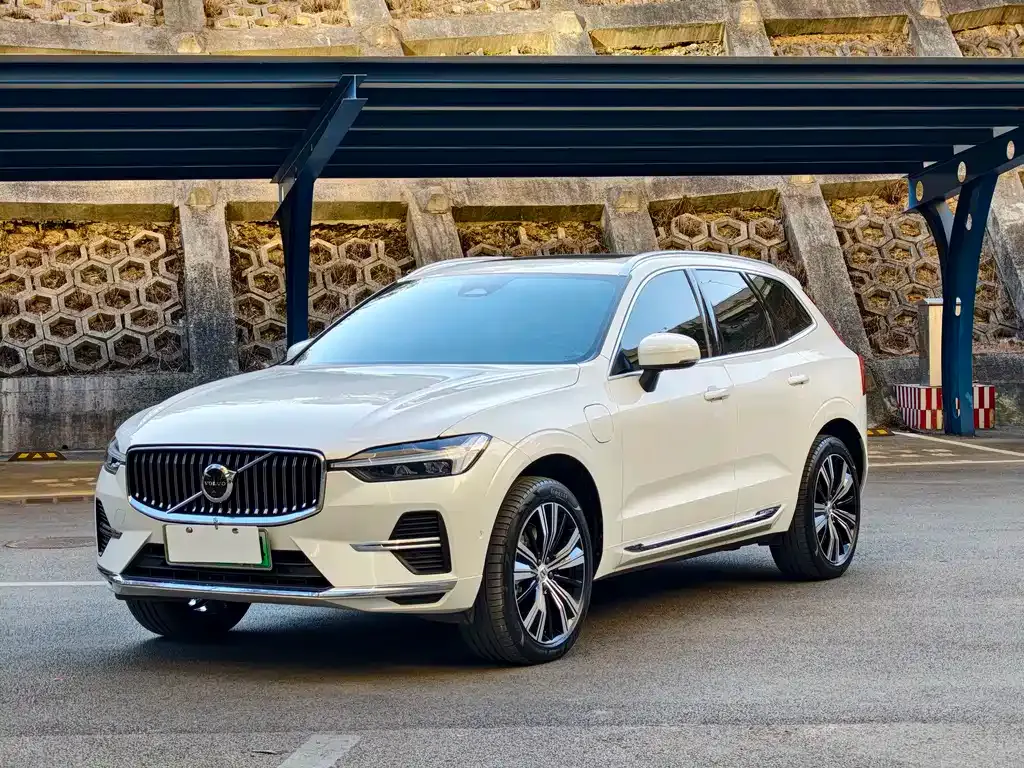 Volvo XC60 PHEV — фото 1