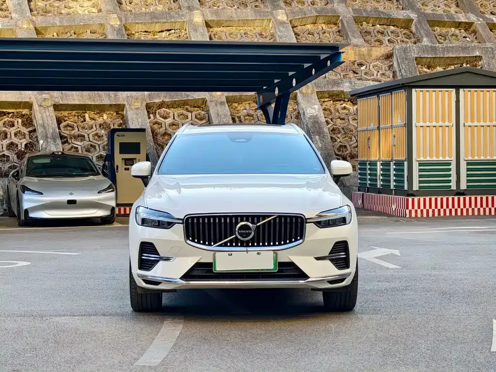 Volvo XC60 PHEV — фото 2