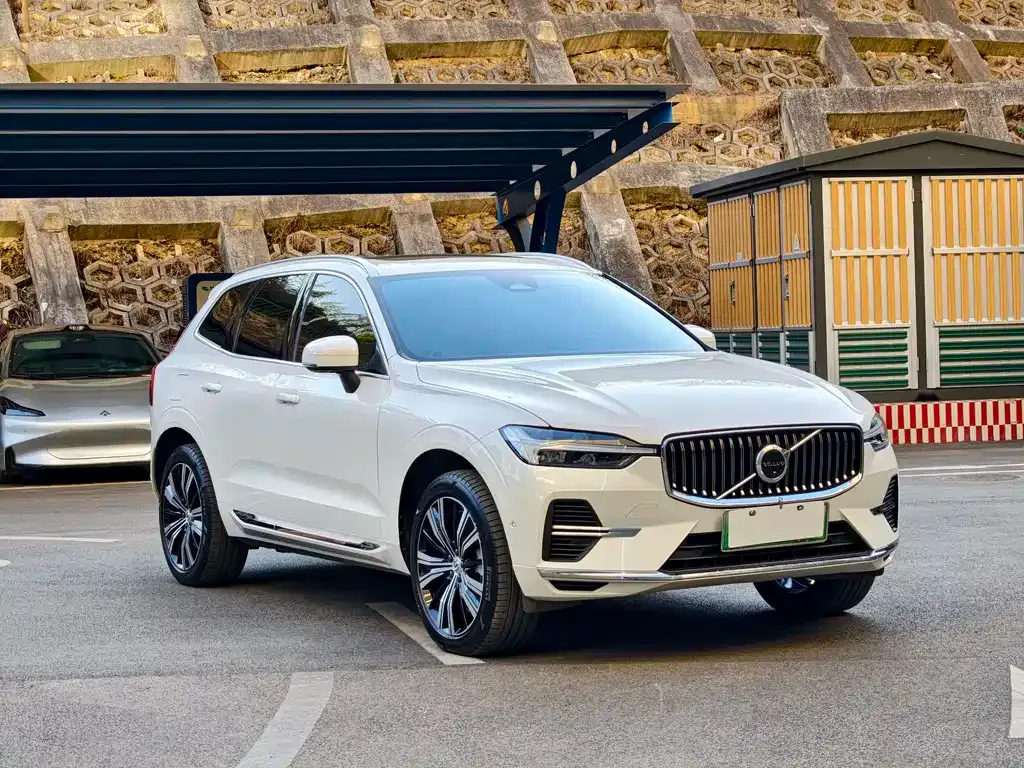 Volvo XC60 PHEV — фото 10