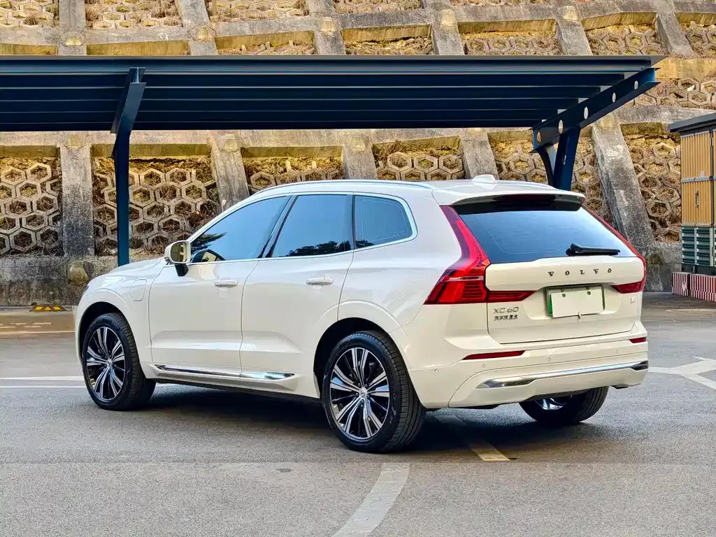 Volvo XC60 PHEV — фото 5