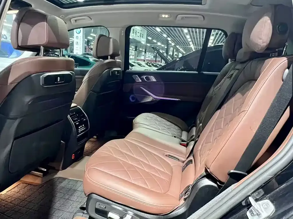 BMW X7 — фото 2