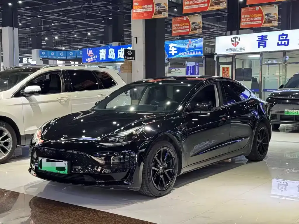 Tesla Model 3 — фото 1