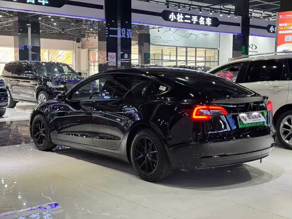 Tesla Model 3 — фото 3