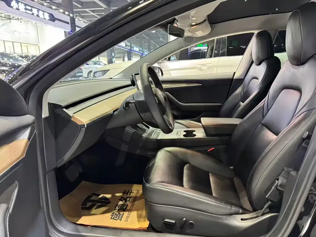 Tesla Model 3 — фото 4