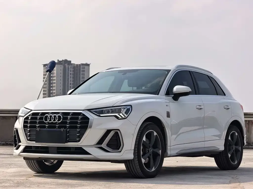 Audi Q3 — фото 1