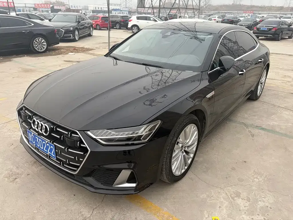 Audi A7L — фото 1