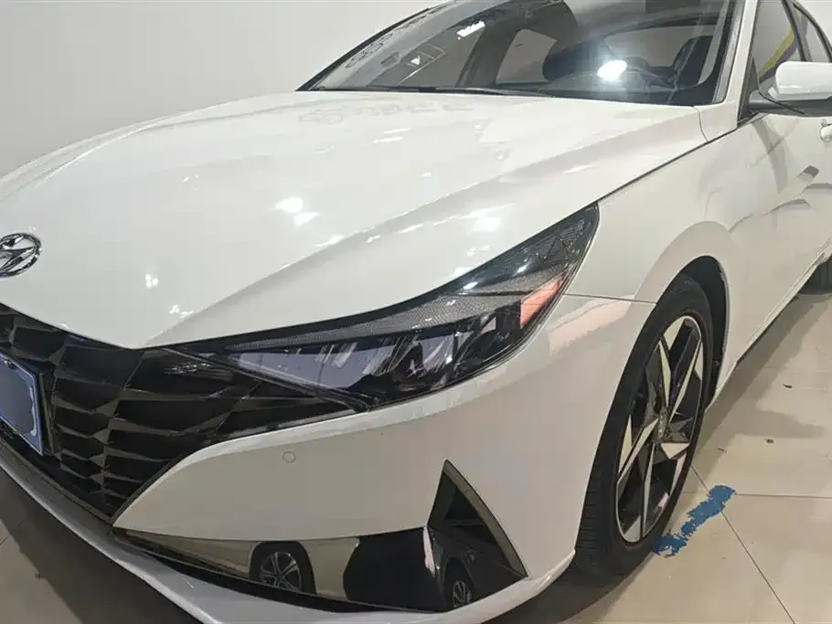 Hyundai Elantra — фото 3