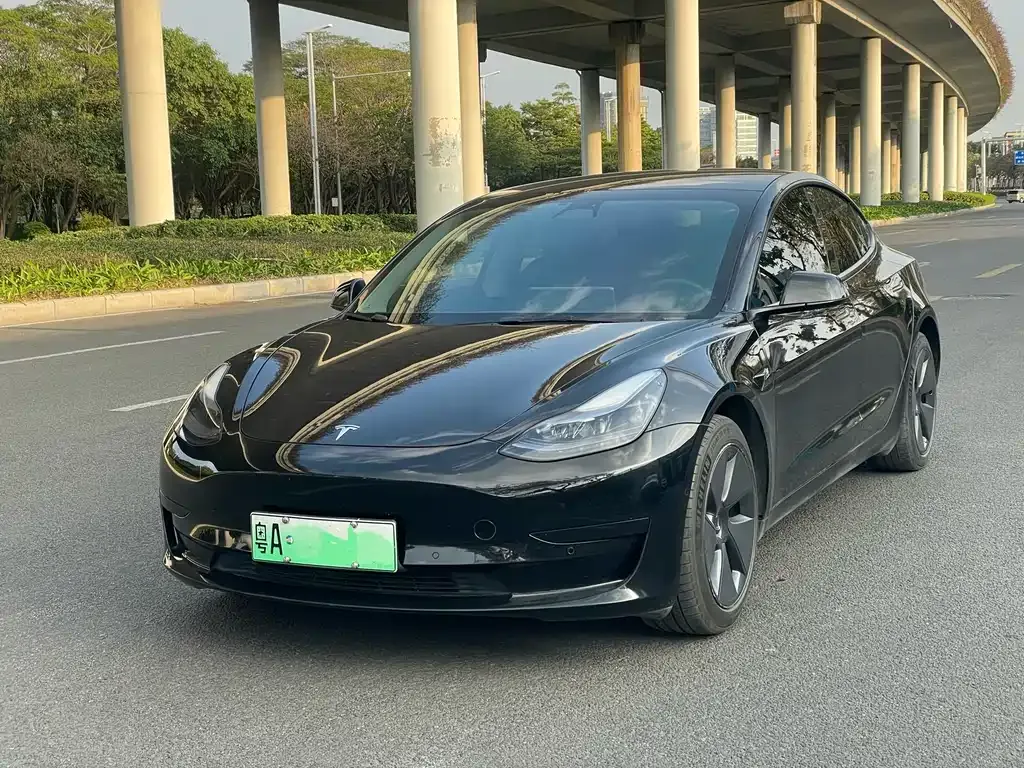 Tesla Model 3 — фото 1