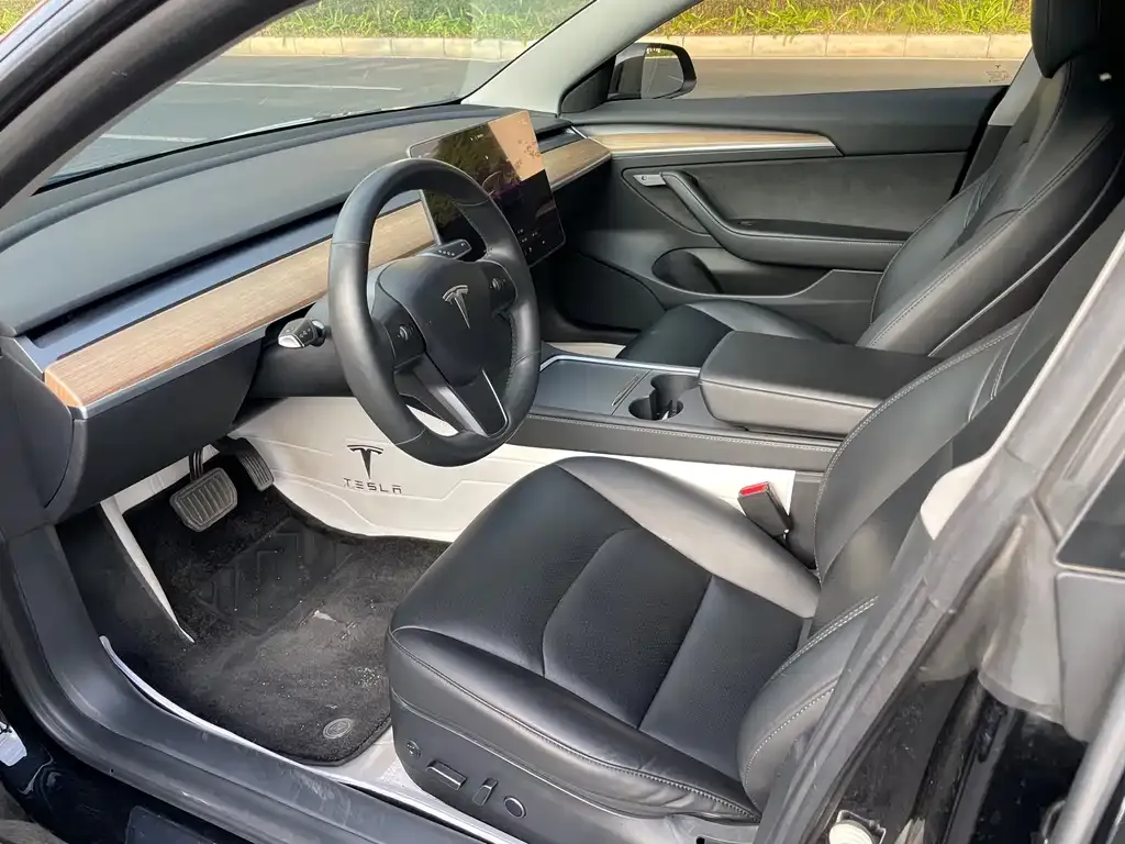 Tesla Model 3 — фото 4