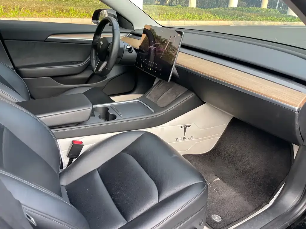 Tesla Model 3 — фото 3