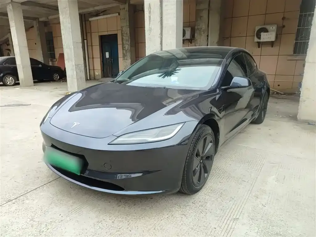 Tesla Model 3 — фото 1