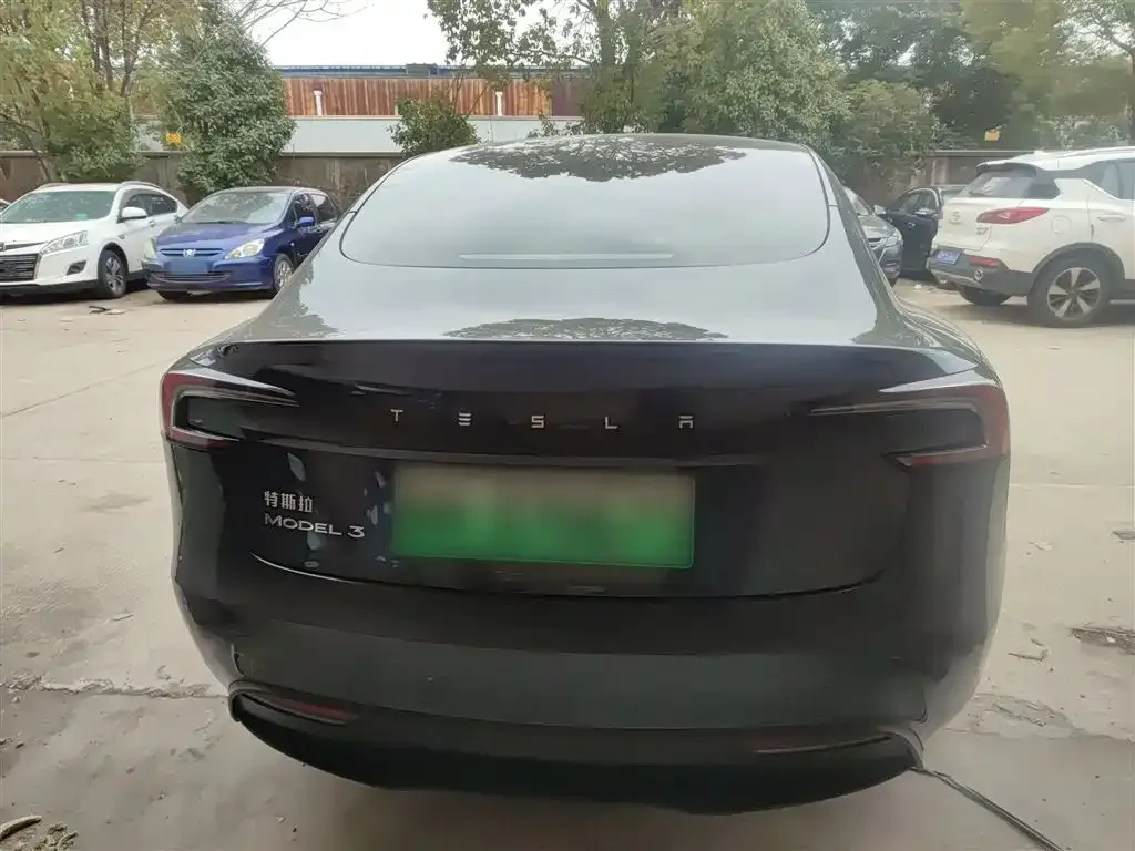Tesla Model 3 — фото 10