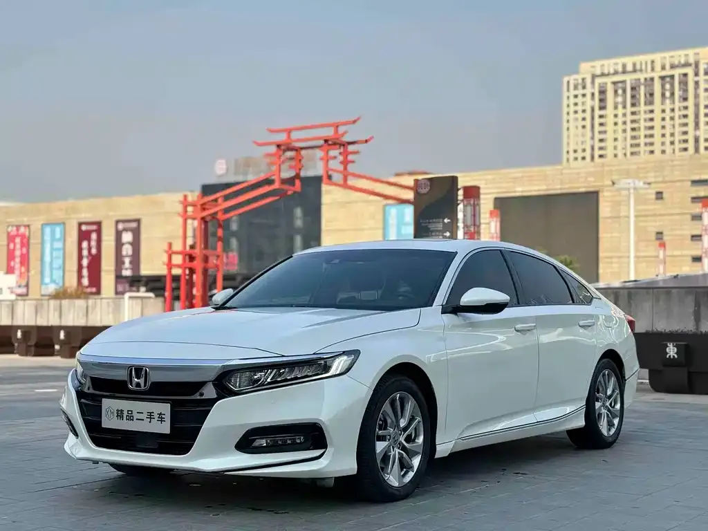 Honda Accord — фото 1