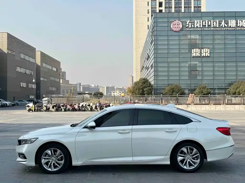 Honda Accord — фото 8