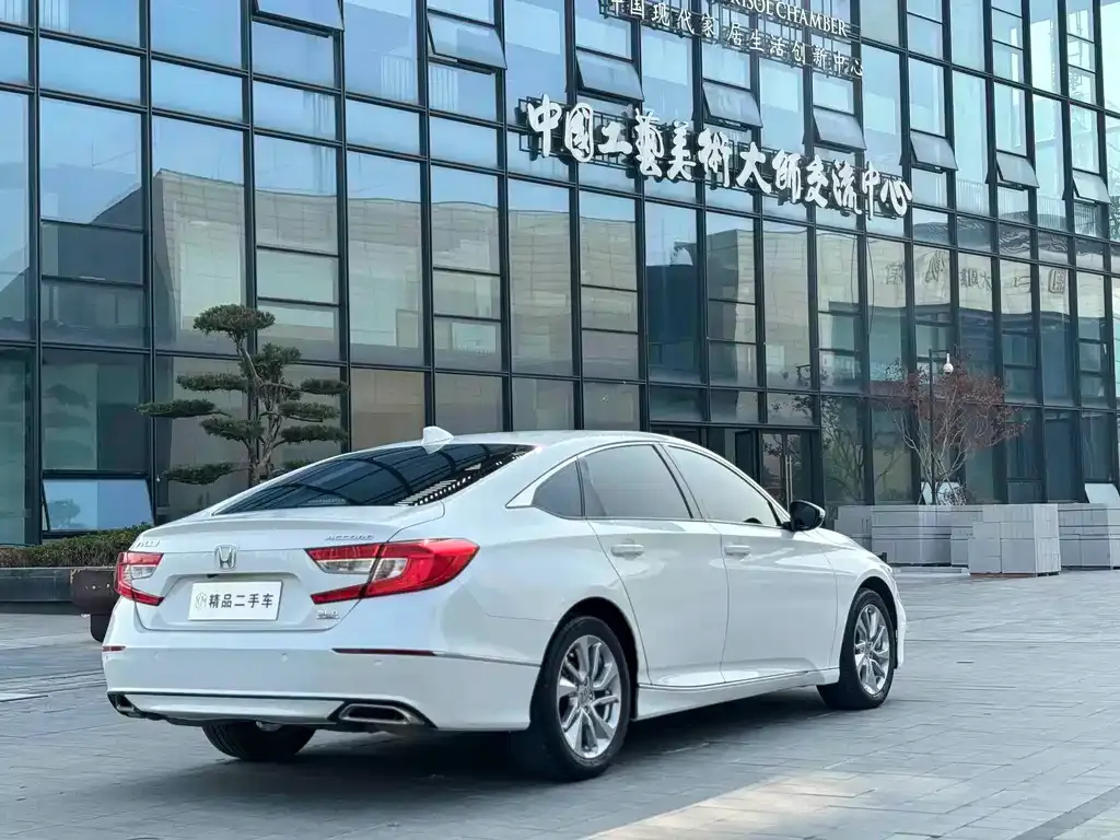 Honda Accord — фото 10