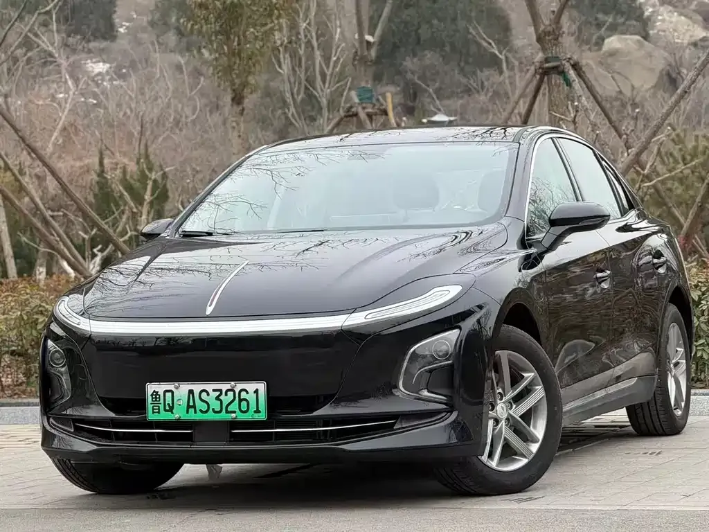 Hongqi E-QM5 — фото 1