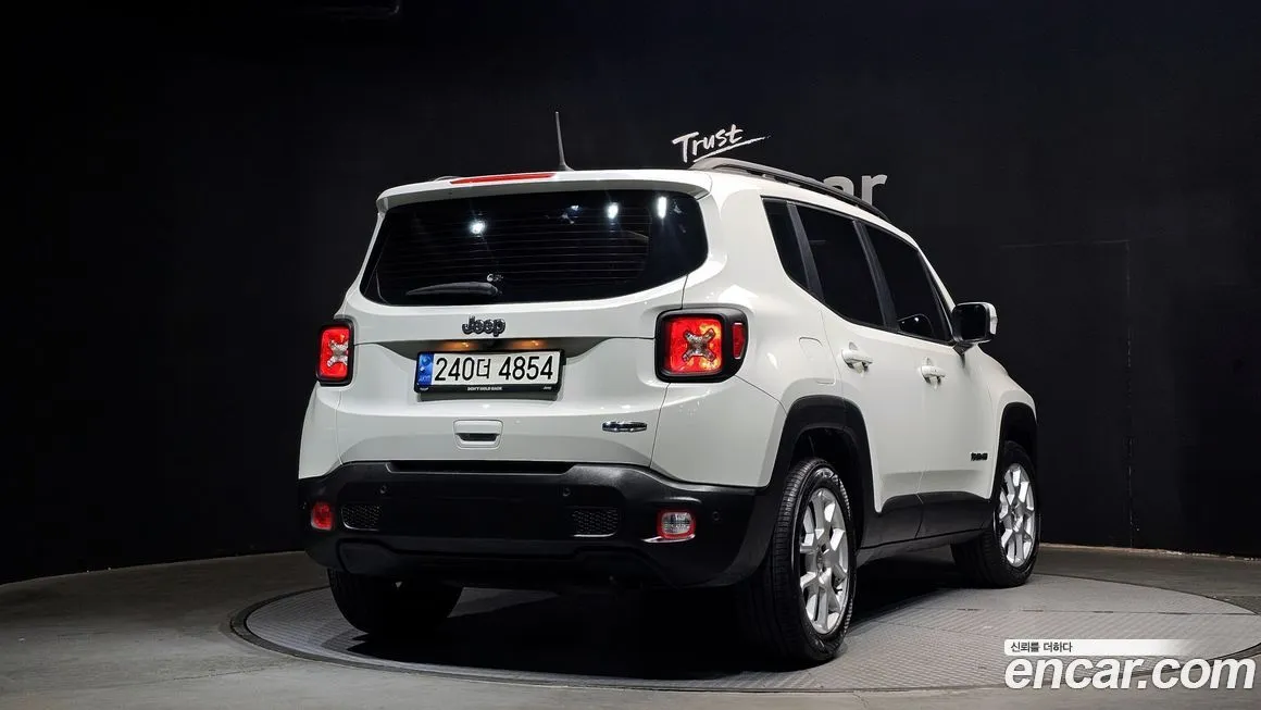 Jeep Renegade — фото 2