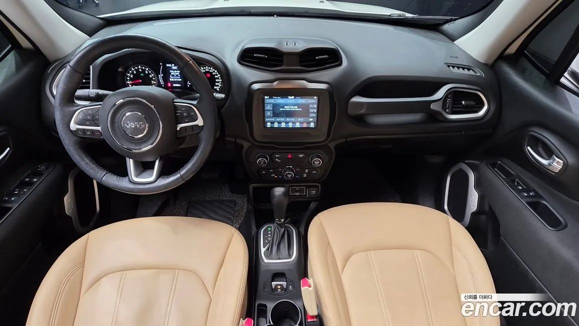 Jeep Renegade — фото 10