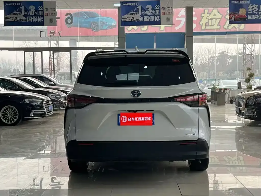 Toyota Sienna — фото 9