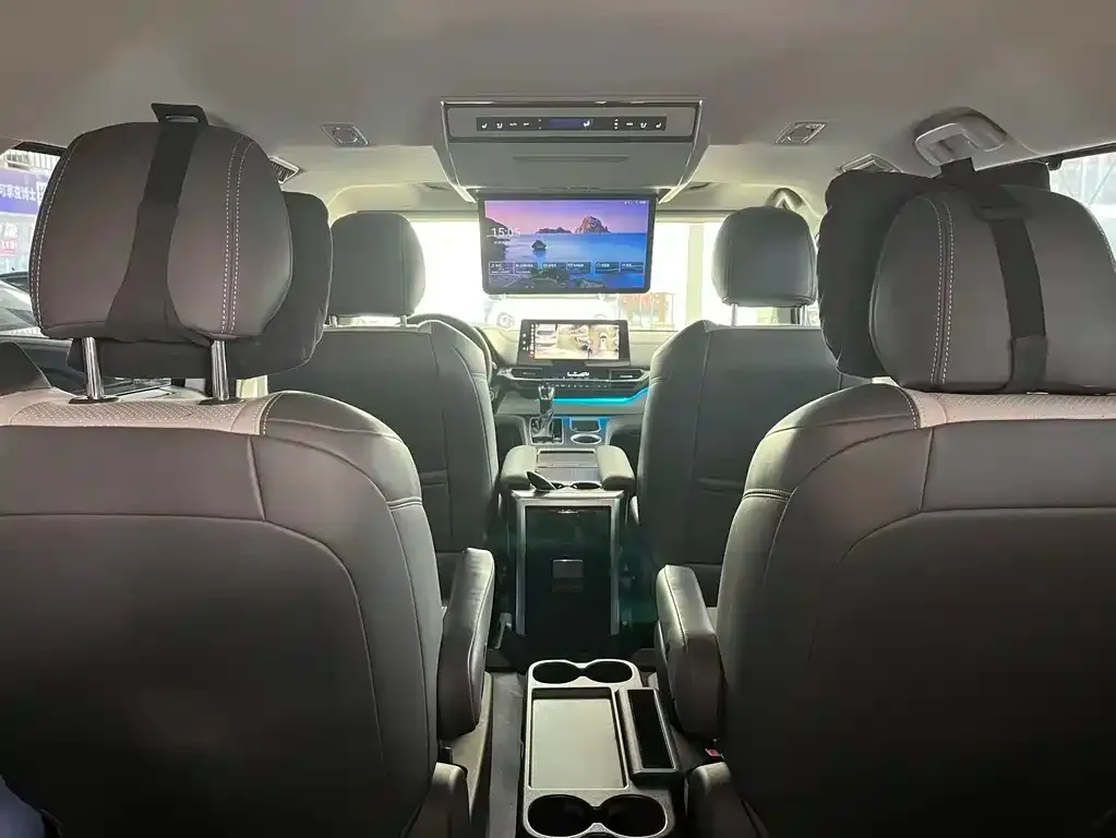 Toyota Sienna — фото 4