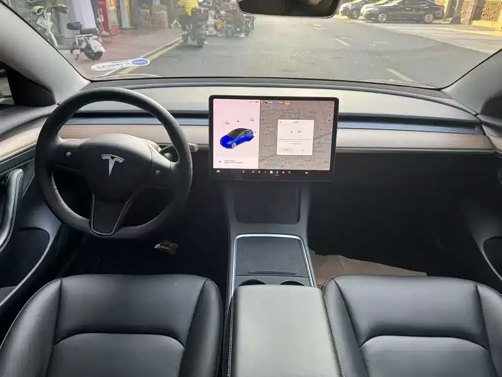 Tesla Model 3 — фото 2