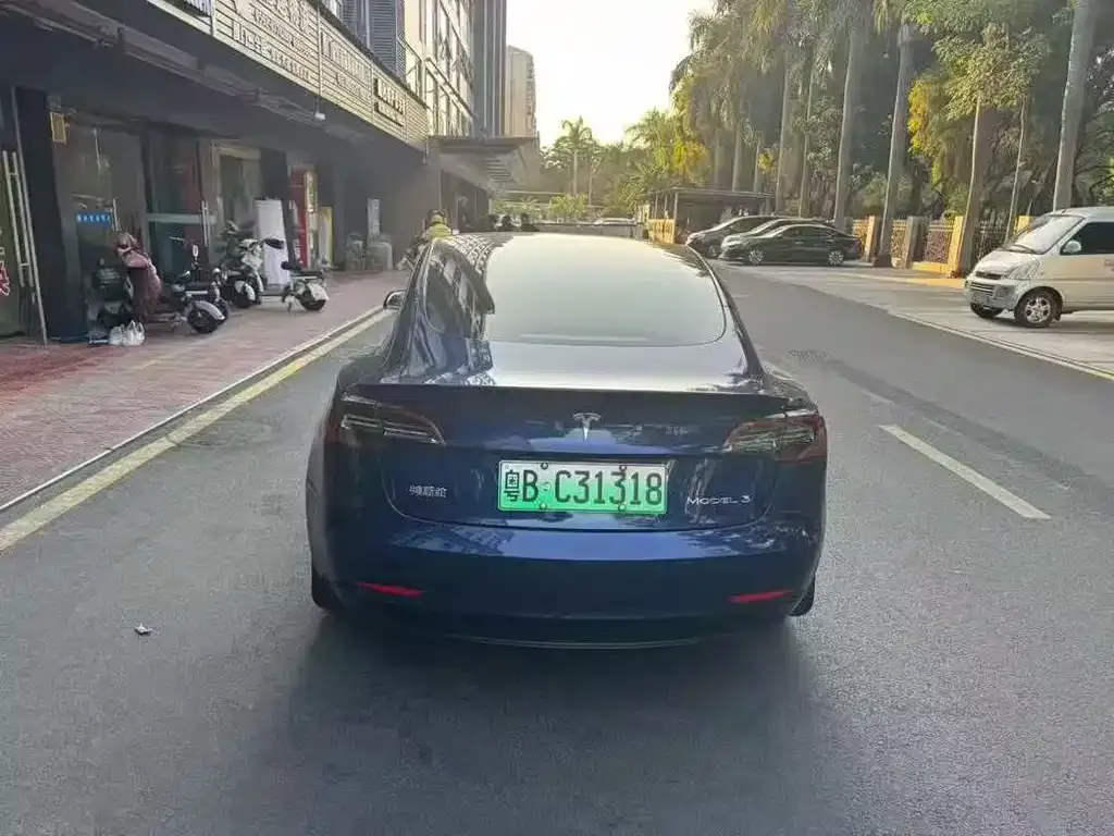 Tesla Model 3 — фото 5