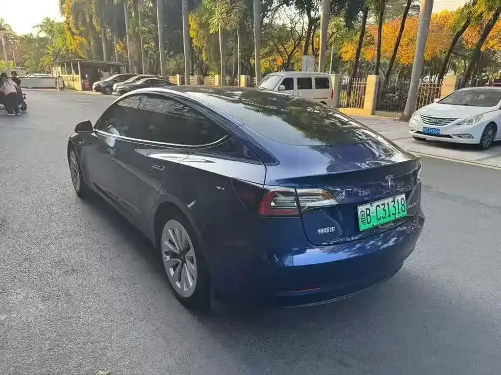 Tesla Model 3 — фото 9