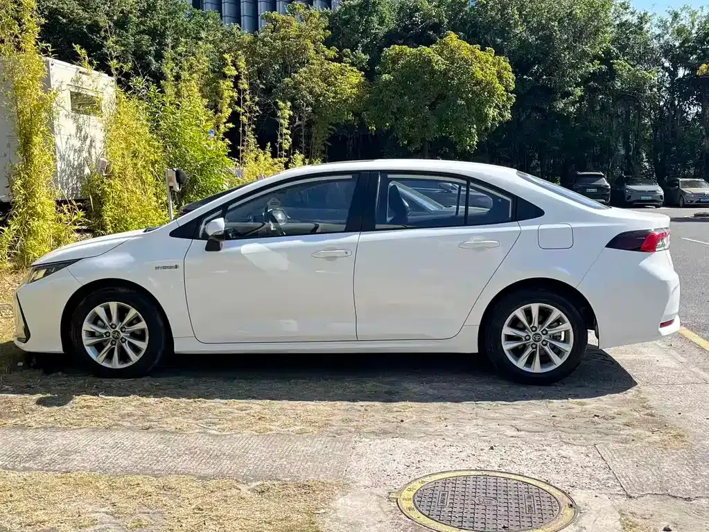 Toyota Corolla — фото 6