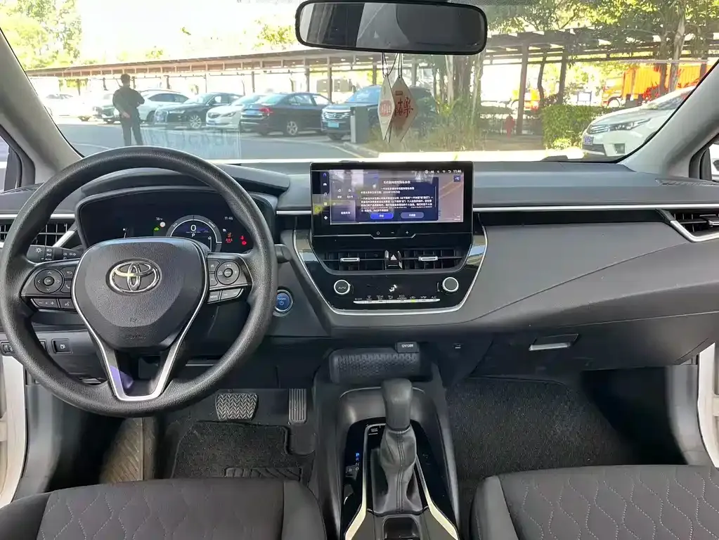 Toyota Corolla — фото 5