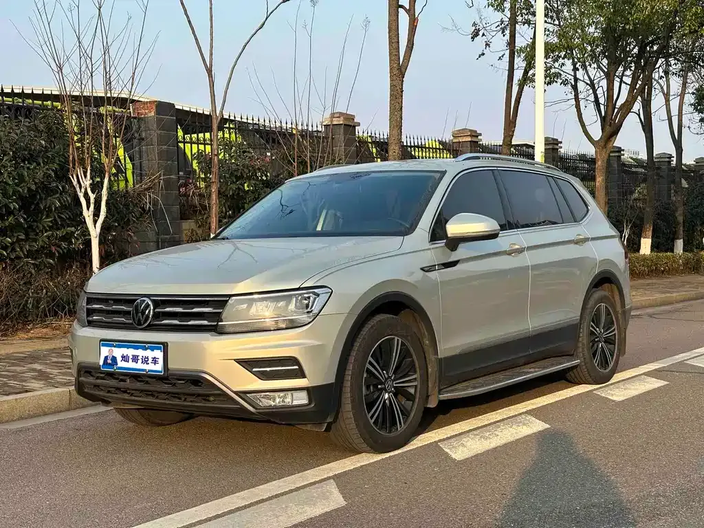 Volkswagen Tiguan L — фото 1
